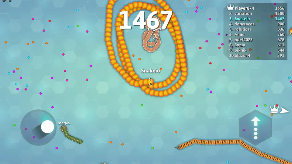 Encircling opponents in Snake.io